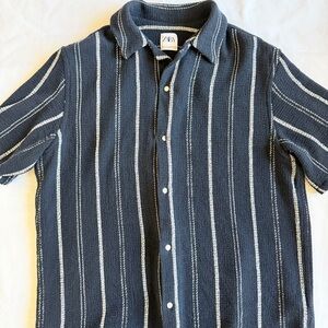 Zara Men's Short Sleeve Button-Down Shirt in Navy and White Stripes
